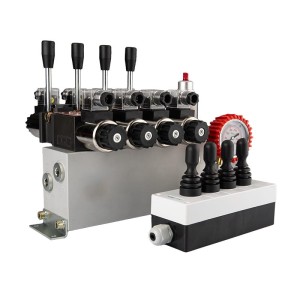 Rozdzielacz hydrauliczny 4 sekcyjny 12V blokowy typu Cetop 3 NG6 z proporcjonalnym regulatorem przepływu w komplecie z panelem sterującym Hydrolider z czterema joystickami, manometrem, wtyczkami elektrycznymi i przyłączami
