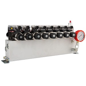 Rozdzielacz hydrauliczny 8 sekcyjny 12V blokowy typu Cetop 3 NG6 z proporcjonalnym regulatorem przepływu w komplecie z manometrem, wtyczkami elektrycznymi i przyłączami