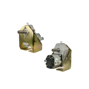 Multiplikator przystawka z wystającym wałkiem WOM z obu stron z pompą zębatą wydajność do 94L/min. W zestawie ze wzmocnionym wspornikiem mocującym do podstawy.