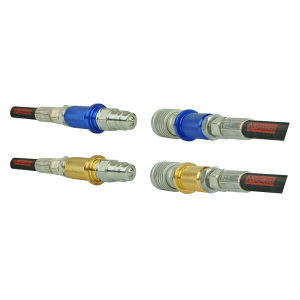 Dwa komplety szybkozłączy hydraulicznych 2x wtyczka + 2x gniazdo euro w zestawie z kolorowymi znacznikami. Gwinty zewnętrzne od strony przewodów M22x1.5.